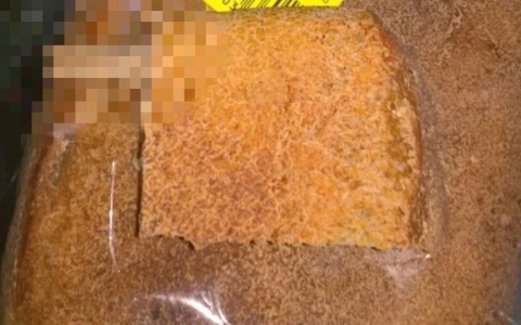 Кировчане купили хлеб с неприятным "сюрпризом"
