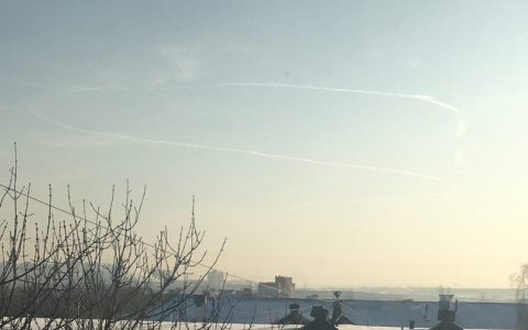 Кировчан удивили странные следы в небе над городом