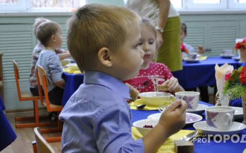 Остатки соломы и взвесь: в кировские детсады завозят грязное молоко из Перми