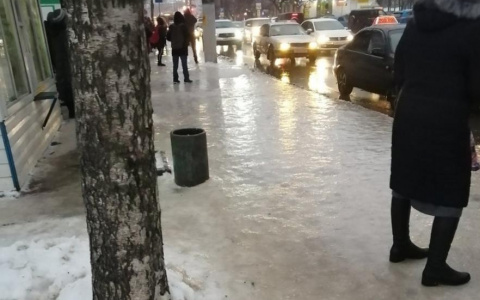 Кировский следком начал проверку после смерти мужчины, поскользнувшегося на тротуаре