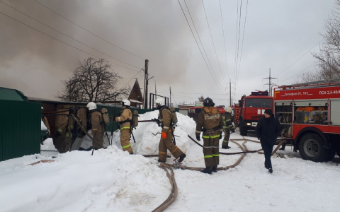 Сгорел дом у «Европейских улочек»: семье с годовалым ребенком нужна помощь