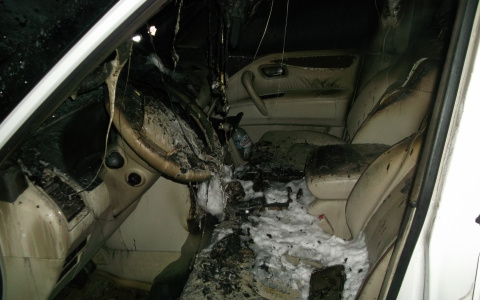 В Садаковском на глазах у владельца сгорел Nissan Patrol