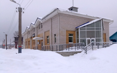 "На улице в любую погоду": в Юрьянском районе людей не пускают в залы ожидания вокзалов