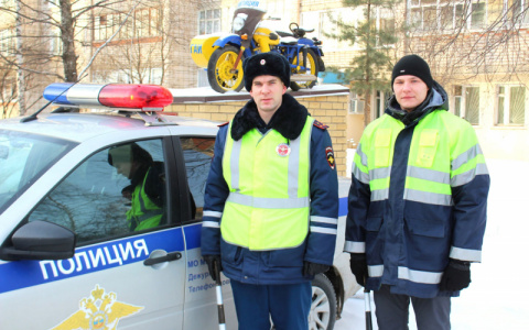 На трассе в Кировской области спасли замерзающего водителя