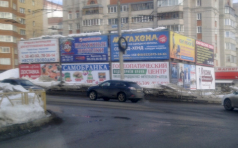 Кировским бизнесменам разрешили вешать рекламные вывески на фасадах