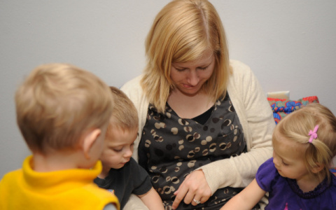 В Кирове появится служба сертифицированных нянь для детей