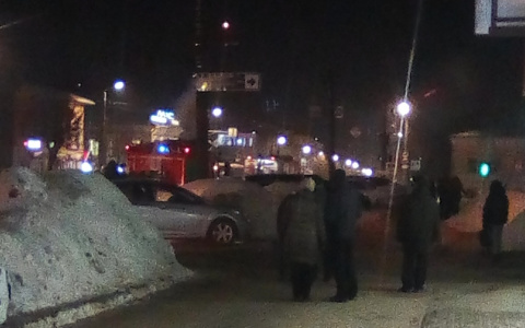 "Провода горят, их не могут потушить": очевидцы о ЧП у филармонии