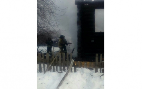В Кировской области сгорел жилой дом: 3 человека погибли