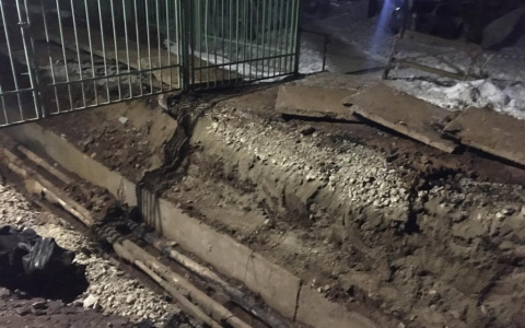 Возбуждено уголовное дело после смерти пенсионера в траншее на Воровского