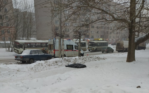 Что обсуждают в Кирове: на глазах очевидцев умер мужчина и экстренная остановка поезда