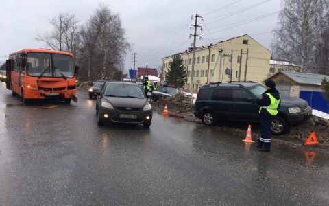 «Автобус был полный! Дети плакали, у некоторых была кровь»: появились подробности ДТП в Коминтерне