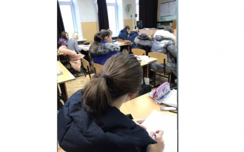 Дети учатся в верхней одежде: в школе Нововятска обещали заменить окна