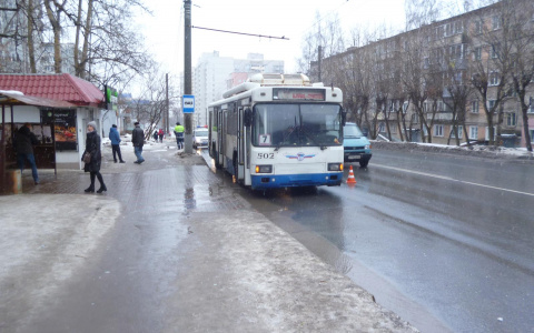 В Кирове троллейбус сбил вышедшего из салона пассажира