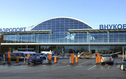 Едем в Москву на машине: обзор частной парковки во Внуково