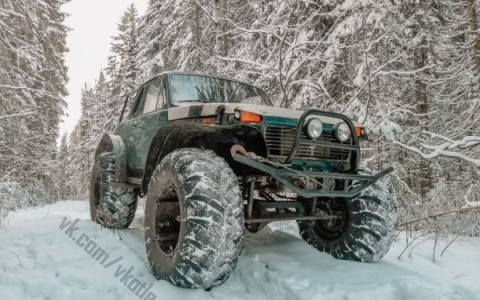 Фото дня: житель Котельнича собрал "суперниву"