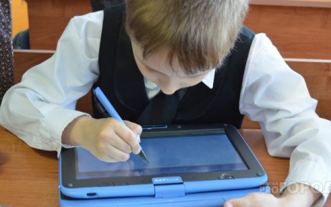 Испытание для школьников: в России вводят домашние задания онлайн