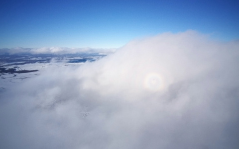 Глория: жители Котельнича наблюдали оптическое явление в облаках
