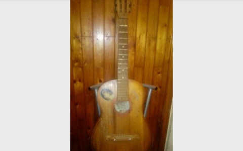 Футболка Зидана и гитара за 200 тысяч: кировчане продают автографы звезд