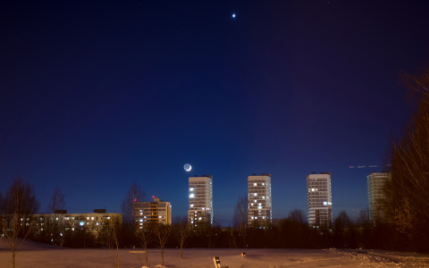 Кировчан приглашают посмотреть в телескоп на Луну и Венеру