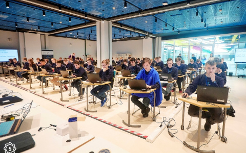 Финалисты олимпиады Кружкового движения НТИ отразили хакерскую атаку на умный дом