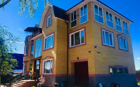 Вид на реку, позолота, бассейны: как выглядят 10 самых дорогих особняков в Кирове