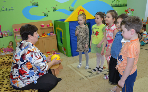 В Кирове начала работу Служба сертифицированных нянь: известны цены