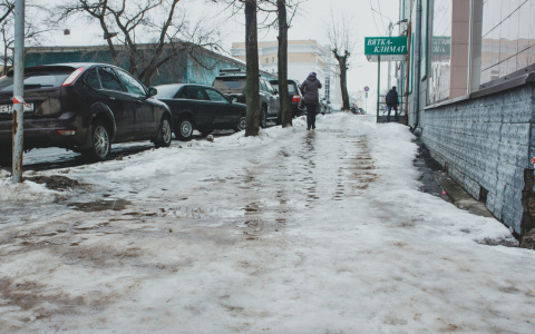 Шесть человек попали в больницу из-за гололеда в Кирове