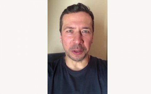 С 8 Марта: кировских девушек поздравили известные актер, телеведущий и боец ММА