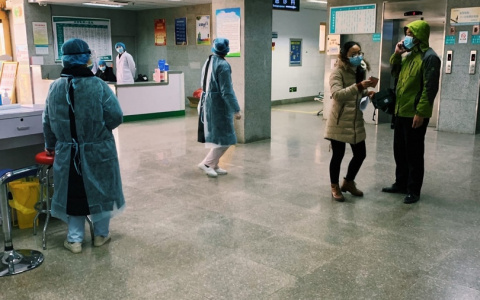 Эксперт из Китая дал прогноз об окончании распространения коронавируса в мире