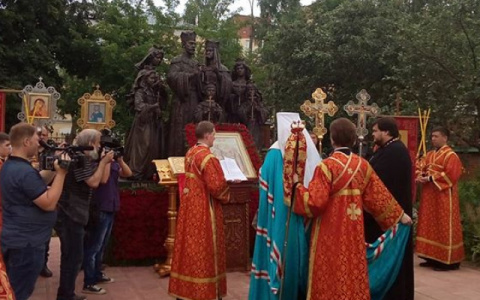 Памятник семье императора Николая II хотят перенести на набережную Грина