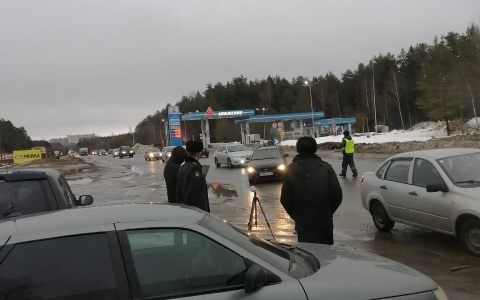 В Чепецком районе у двух водителей отобрали машины прямо на трассе