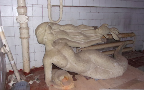 Один день из жизни сталкера: прогулки под землей и музей в советском троллейбусе