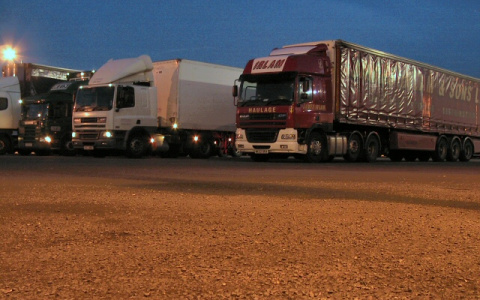 Дальнобойщики сообщили о возможных проблемах доставки продуктов в Киров