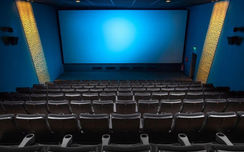 По всей России закроют кинотеатры, ночные клубы и запретят курить кальяны в барах