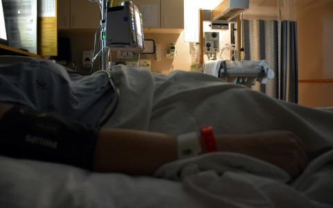 Тяжелобольных отправляют умирать: в Сети появился еще один фейк про коронавирус