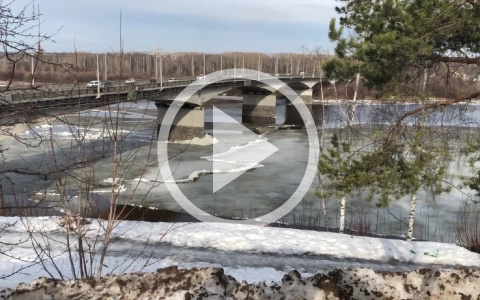 На 3 недели раньше нормы: кировчане сняли на видео начало ледохода на Вятке