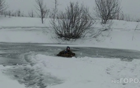 Двое рыбаков в Кировской области провалились под лед и утонули