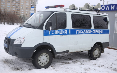 По Кирову ездят агитационные автомобили ГИБДД, напоминающие о самоизоляции