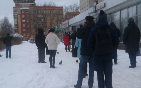 Проверка слухов: из-за коронавируса на кировских почтах начали принимать по одному человеку