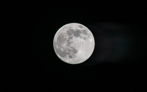 9 фото огромной Луны: в Кирове наблюдали суперлуние