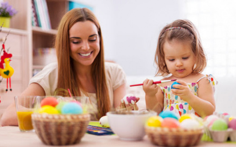 Пасха дома: как покрасить яйца, испечь кулич и сделать вкусный творожный десерт