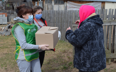 В Кировской области пожилым людям доставили первые продуктовые наборы