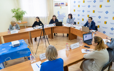 В минобре региона подвели итоги первой недели дистанционного обучения школьников