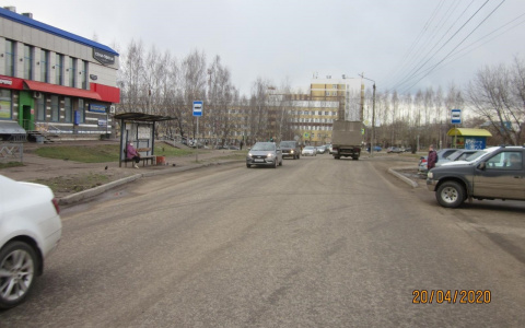 В Кирове неизвестный водитель сбил женщину и уехал