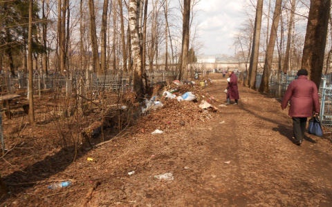 Кировчанам рекомендуют временно отказаться от посещения кладбищ
