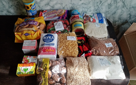 Фото дня: кировчане показали, какие продуктовые наборы они получили