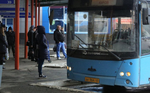 Разыскиваются пассажиры автобуса Киров - Восточный, в котором ехал зараженный коронавирусом