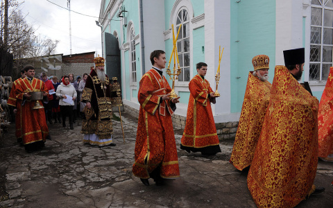 Что обсуждают в Кирове: третий скончавшийся от COVID-19 и просьба признать церковь отраслью, пострадавшей из-за пандемии
