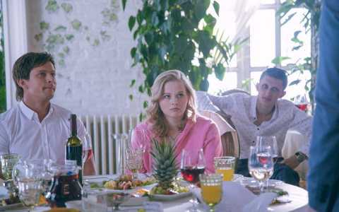 От мелодрам к черным комедиям: как меняются предпочтения тех, кто соблюдает изоляцию