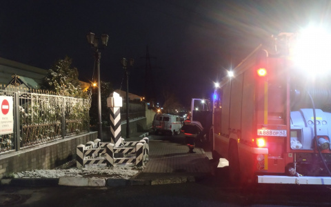 Ночью вспыхнул ресторан "Царское село": на месте работали 5 пожарных расчетов